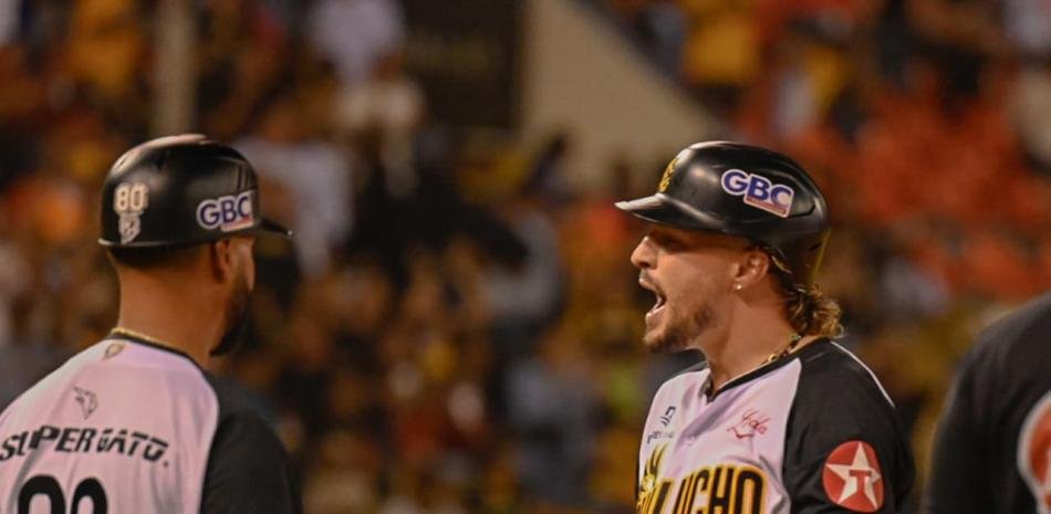 Aguilas-remontan-y-derrotan-a-Leones-para-mantener-su-racha-ganadora_.jpg