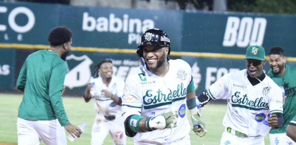 Cano-lidera-a-las-Estrellas-para-propinar-quinta-derrota-consecutiva-al-Licey_.jpg
