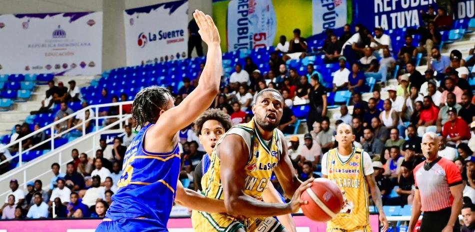 De-Lattibeaudiere-brilla-con-23-puntos-y-San-Carlos-vence-a-Mauricio-en-la-apertura-de-la-final_.jpg