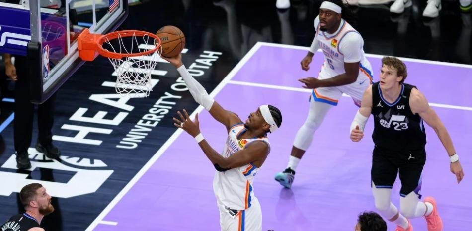 Gilgeous-Alexander-lidera-con-31-puntos-mientras-Thunder-aplasta-al-Jazz-en-un-dominante-tercer-cuarto_.jpg
