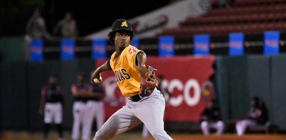 Jorge-Tavarez-celebra-su-primera-victoria-en-Lidom-con-el-triunfo-de-las-Aguilas-sobre-los-Gigantes_.jpg