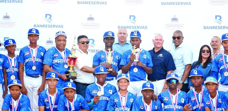 Los-Constituyentes-alcanzan-la-victoria-en-el-Campeonato-de-Beisbol-U12_.jpg