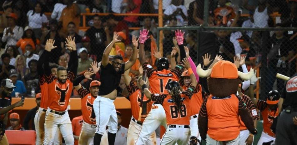 Los-Toros-triunfan-sobre-el-Licey-en-jornada-doble-de-beisbol_.jpg