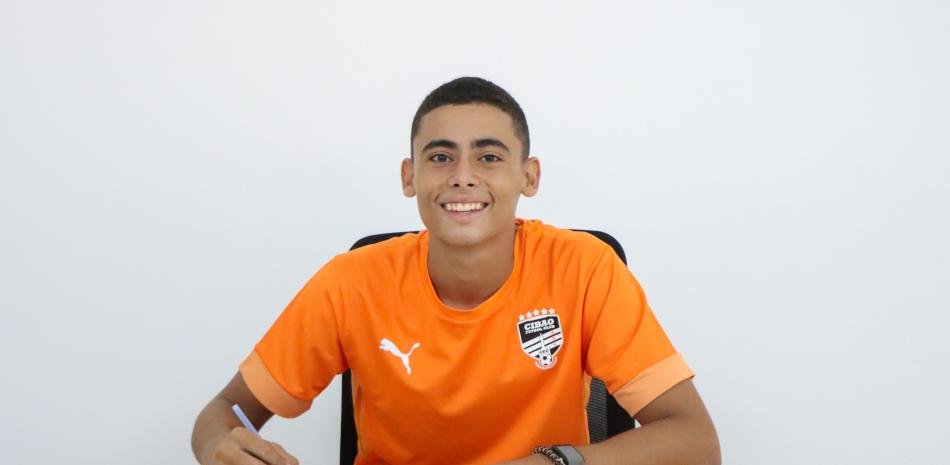 Miguel-Munoz-Borrell-inicia-su-carrera-profesional-con-Cibao-FC_.jpg
