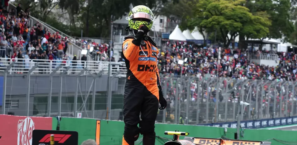 Norris-acaricia-el-titulo-tras-ganar-en-Brasil-desde-la-pole-Verstappen-remonta-y-alcanza-el-podio_.webp