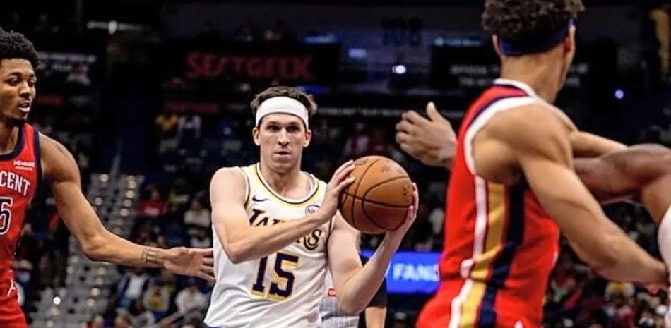 Reaves-Doncic-y-Ayton-brillan-en-triunfo-de-los-Lakers-contra-los-Pelicans_.jpg