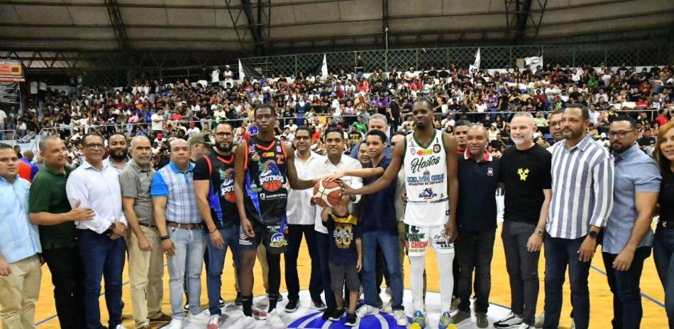 Santos-brilla-en-doble-tiempo-extra-y-guia-a-La-Villa-a-la-victoria-sobre-Enriquillo-en-el-TBS-de-La-Vega_.jpg