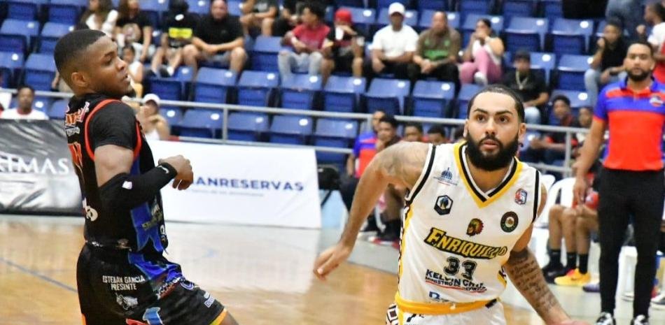 Zarzuela-brilla-con-29-puntos-en-la-victoria-del-Enriquillo-en-el-torneo-superior-de-La-Vega_.jpg