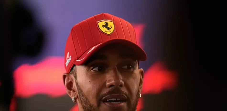 El-dificil-inicio-de-Hamilton-con-Ferrari-en-su-primera-temporada_.webp