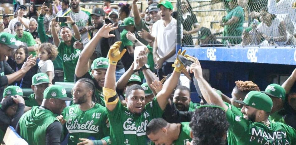 Emmanuel-Valdez-lidera-a-las-Estrellas-con-grand-slam-decisivo-contra-los-Leones_.jpg