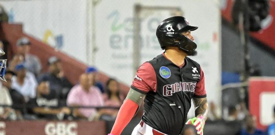 Garcia-Jr.-decide-el-juego-con-hit-clave-en-la-septima-entrada-y-los-Gigantes-derrotan-a-los-Tigres-del-Licey_.jpg