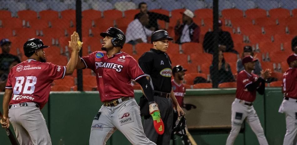 Gigantes-logran-remontada-epica-en-la-novena-entrada-ante-los-Toros_.jpg