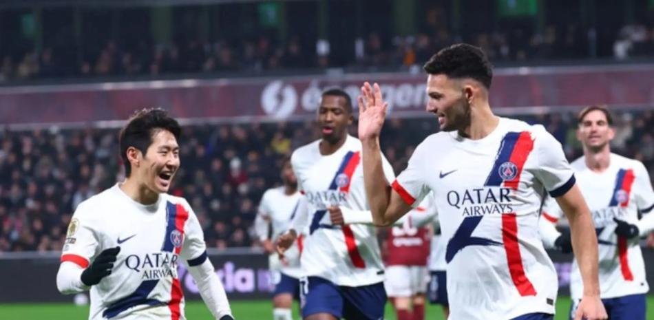 PSG-reconquista-el-liderato-de-la-Ligue-1-con-una-victoria-ajustada-sobre-Metz_.jpg