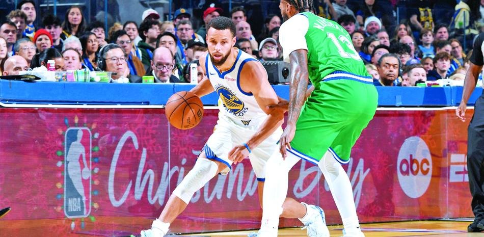 Stephen-Curry-lidera-con-23-puntos-la-victoria-de-los-Warriors-sobre-los-Mavericks_.jpg