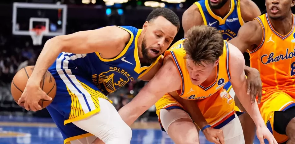 Stephen-Curry-lidera-con-26-puntos-la-victoria-de-los-Warriors-sobre-los-Hornets-en-su-regreso-a-casa_.webp