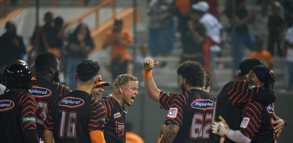 Toros acercan al Licey a la eliminación y reducen su número mágico a uno