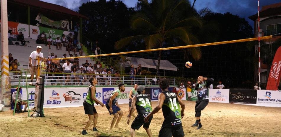 Anuncio-de-premios-en-Festival-Deportivo-Hato-Mayor-Vicentillo-de-voleibol-playero_.jpg