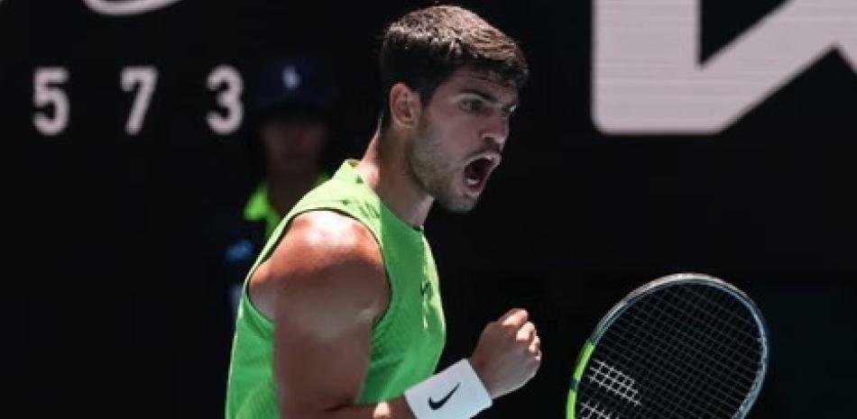 Carlos-Alcaraz-avanza-a-los-cuartos-de-final-en-el-Australia-Open_.jpg