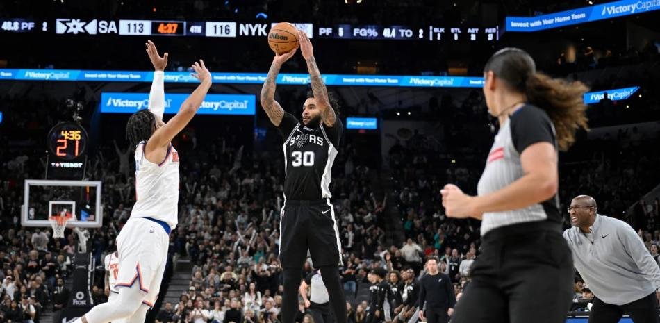 Champagnie-brilla-con-11-triples-y-Spurs-superan-lesion-de-Wembanyama-para-derrotar-a-Knicks_.jpg