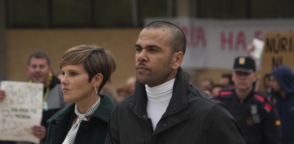 Dani-Alves-invierte-en-club-de-tercera-division-portuguesa_.jpg