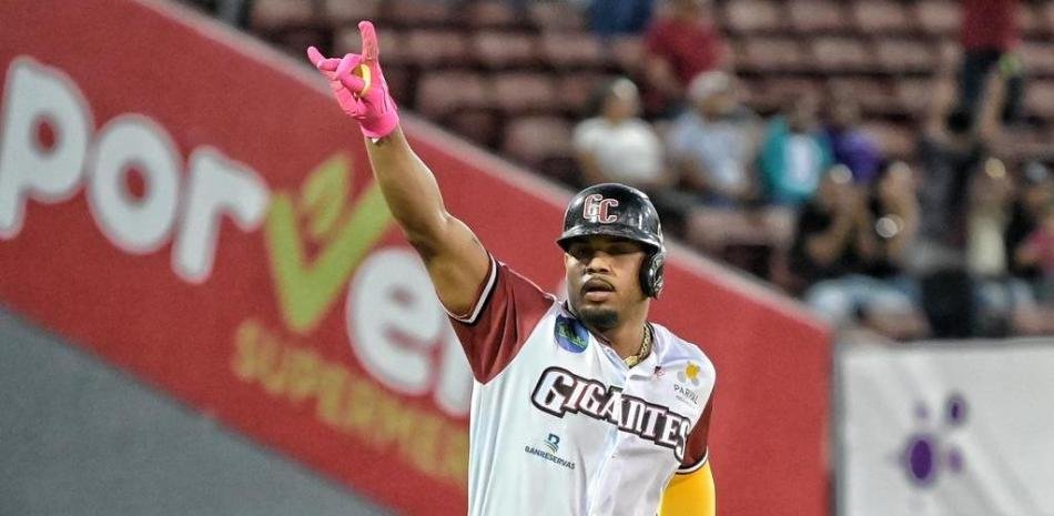 Deyvison-De-los-Santos-regresa-con-los-Gigantes-del-Cibao-en-la-nueva-temporada_.jpg