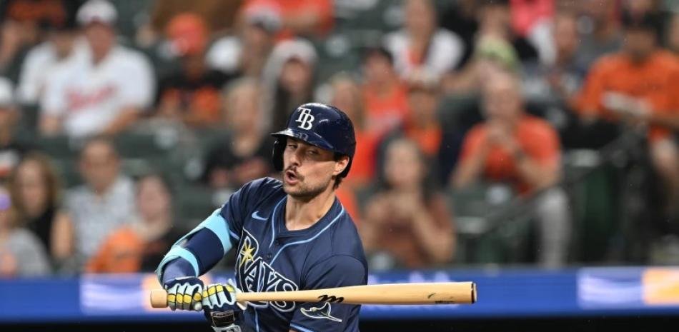 Josh-Lowe-se-une-a-los-Angelinos-Gavin-Lux-pasa-a-los-Rays-y-Brock-Burke-a-los-Rojos-en-traspaso-multiple-de-la-MLB_.jpg