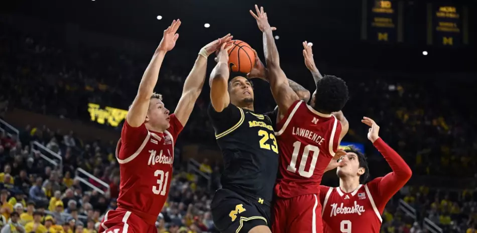 Lendeborg-marca-10-puntos-y-Michigan-frena-a-Nebraska-en-su-racha-de-victorias_.webp