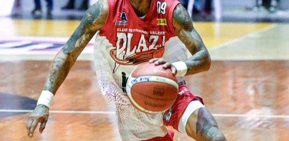 Oliver-Garcia-anota-42-puntos-y-lidera-la-victoria-de-Plaza-Valerio-contra-Pueblo-Nuevo_.jpg