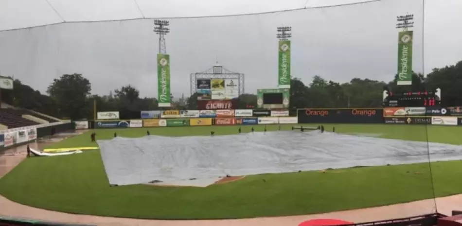 Posponen-partido-entre-Aguilas-y-Gigantes-debido-a-lluvia_.webp