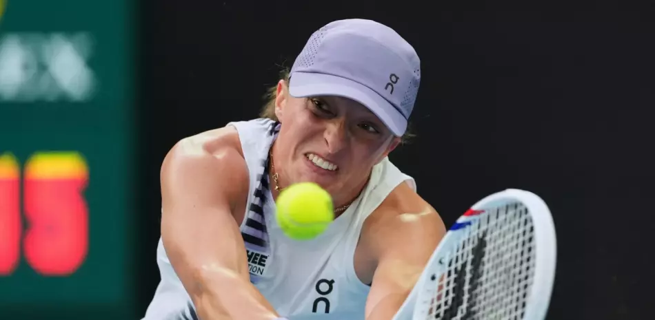 Swiatek-supera-obstaculos-de-inactividad-en-su-debut-en-el-Abierto-de-Australia_.webp
