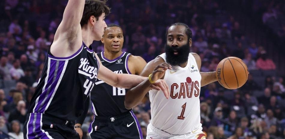 James-Harden-anota-23-puntos-en-su-debut-y-lidera-la-victoria-de-los-Cavaliers-sobre-los-Kings_.jpg
