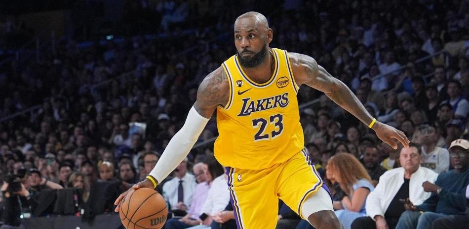 LeBron-lidera-con-20-puntos-la-victoria-de-los-Lakers-frente-a-los-Warriors_.jpg