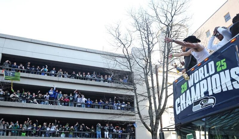Los-Seahawks-celebran-en-Seattle-su-triunfo-en-el-Super-Bowl_.jpg
