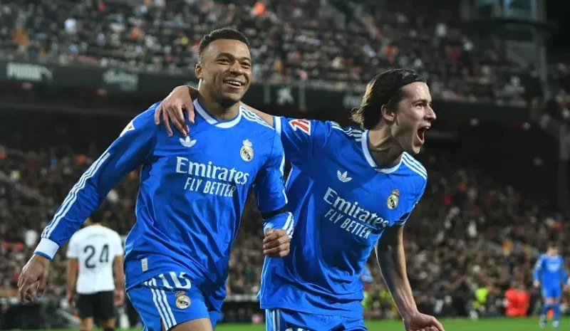 Mbappe-brilla-y-Real-Madrid-asegura-victoria-sobre-Valencia-para-mantenerse-cerca-del-Barcelona_.webp