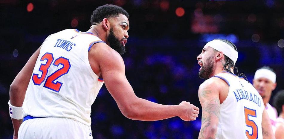 Towns-y-Alvarado-protagonizan-un-triunfo-historico-con-los-Knicks_.jpg