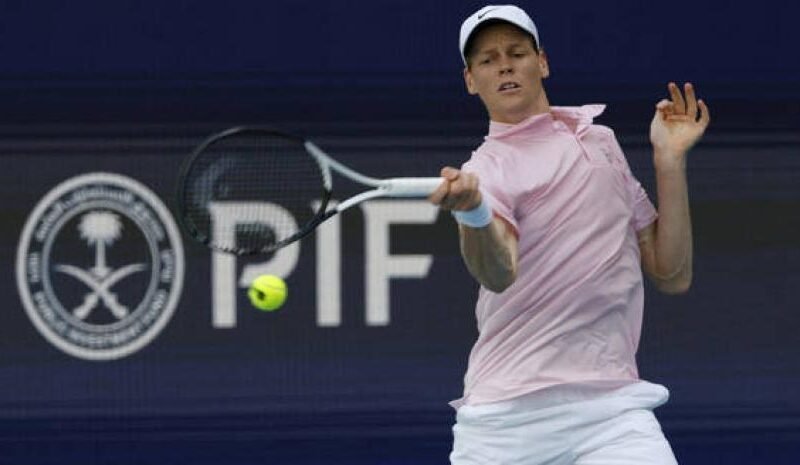 Jannik Sinner prolonga su magnífico momento con victoria en su estreno en Miami