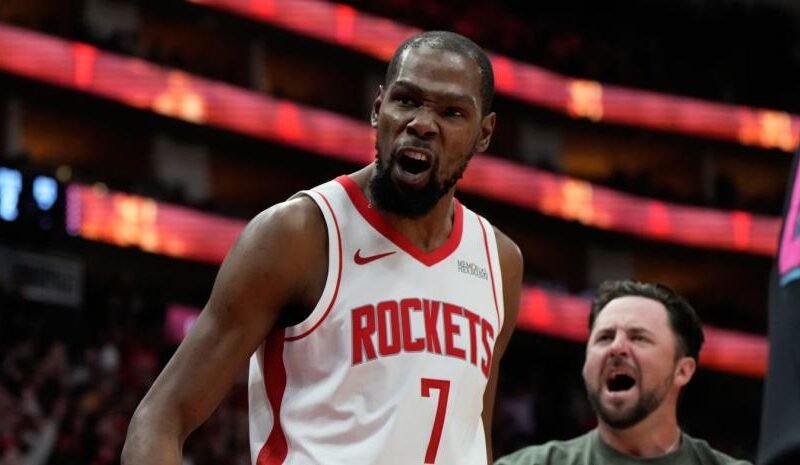 Kevin Durant supera a Michael Jordan y es quinto en anotación de la NBA