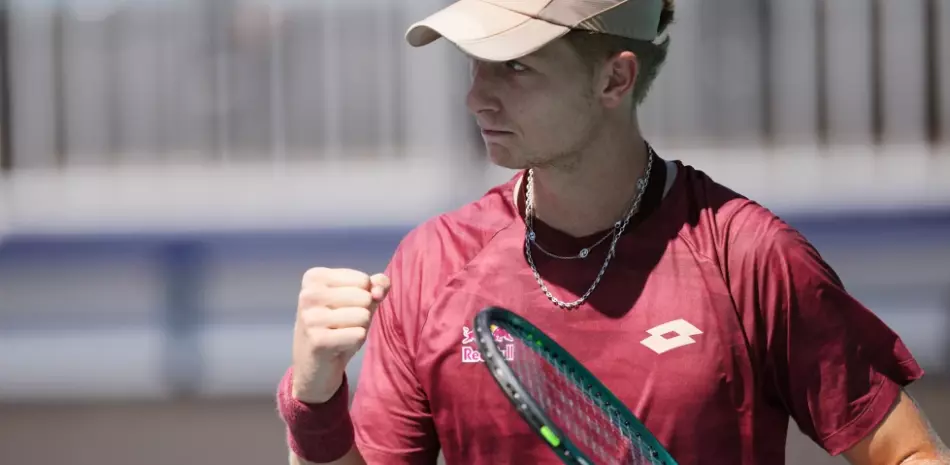 Martín Landaluce avanza a cuartos de final, sigue sorprendiendo en Miami