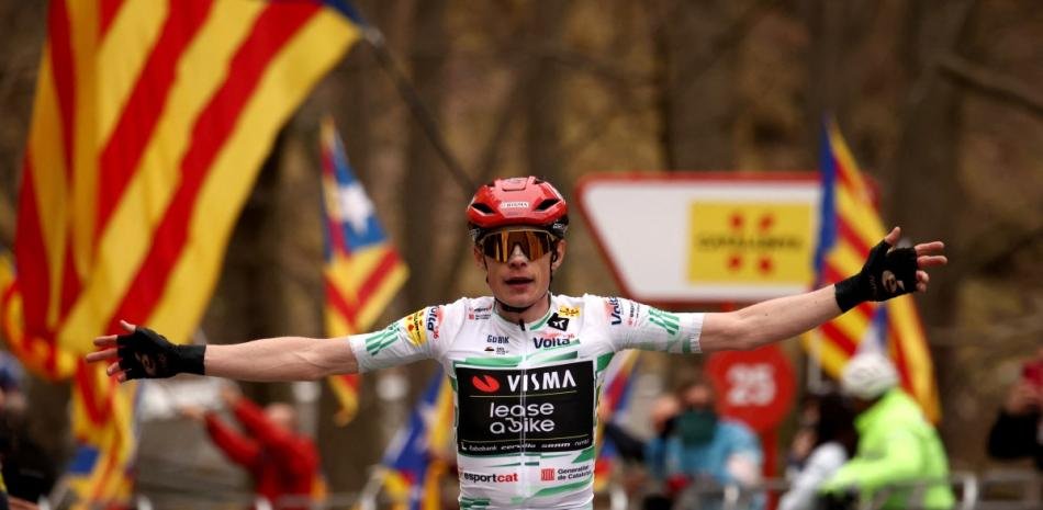 Vingegaard gana la penúltima etapa en Cataluña y acaricia el título