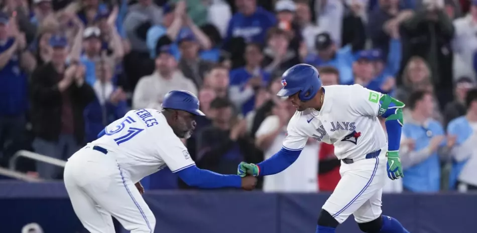 Springer, Okamoto y Sánchez jonronean y Azulejos barren serie