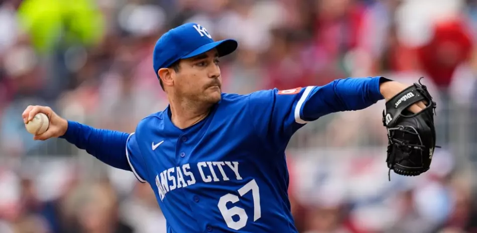 Seth Lugo lanza 6 entradas y un tercio sin carreras, Reales vencen a los Bravos
