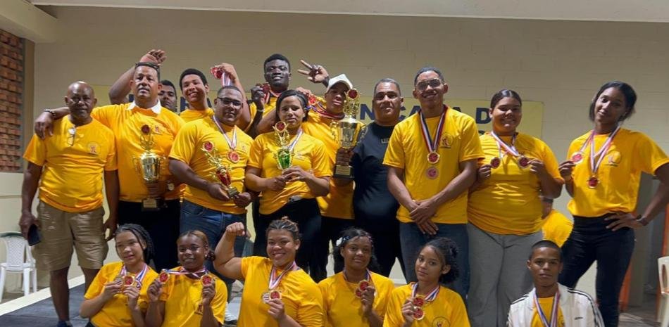 La Vega gana con solvencia el campeonato superior de pesas en la zona norte