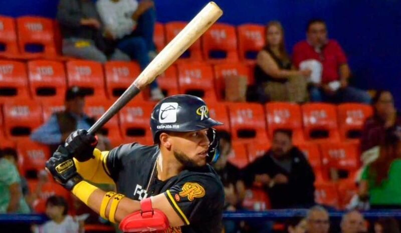 Andretty-Cordero-se-une-a-los-Tigres-del-Licey-como-agente-libre_.jpg