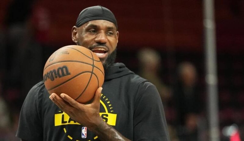LeBron-alcanza-a-Parish-en-partidos-jugados-en-la-NBA_.jpg