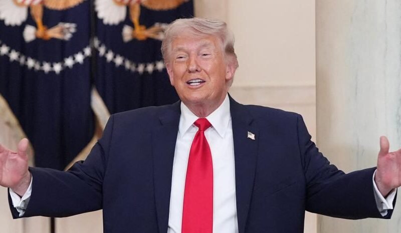 Trump firma una orden que busca estabilizar deportes universitarios