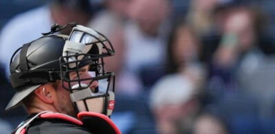 Marlins preocupados porque su receptor Liam Hicks aún no ha sacado