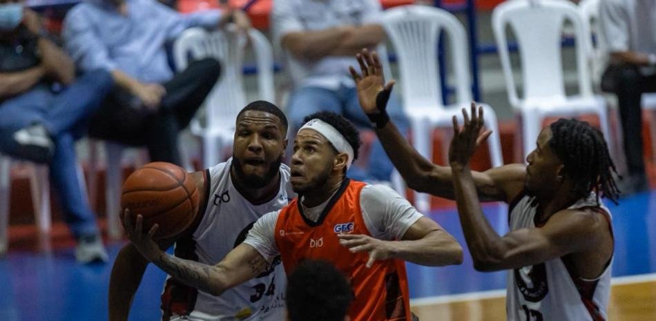 Ferreiras y Brown Jr. lideran paliza de Gigantes a Leones