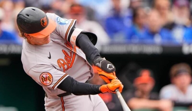 Coby Mayo pega cuadrangular de 3 carreras y Orioles vencen a Royals 8-6 y ganan la serie