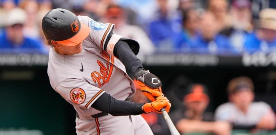 Coby Mayo pega cuadrangular de 3 carreras y Orioles vencen a Royals 8-6 y ganan la serie