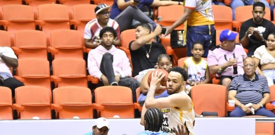 García, Farley y Hall conducen Metros a superar fácil a los Titanes